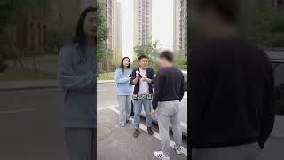 一辆车停两个车位还被贴，这是什么情况？#二手车