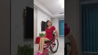 girl in wheelchair 輪椅坐久了。肚子肉肉多。我也來運動運動。今天這支舞練了十幾遍了。跳的好