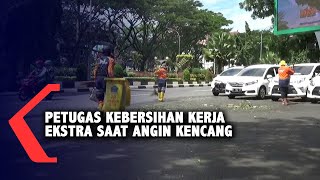 Cuaca Ekstrem Angin Kencang, Petugas Kebersihan Bekerja Ekstra