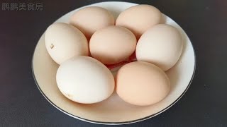 Boiled eggs should not be put into the pot with cold water. Here is the correct method to m