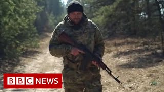 В патруле с украинцами, использующими беспилотники для наблюдения за российскими войсками - BBC News