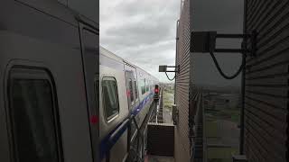 桃園機場捷運往老街溪普通車山鼻出站 Taoyuan Airport MRT commuter departing from Shanbi station 桃園空港メトロ普通列車山鼻駅を發車しています