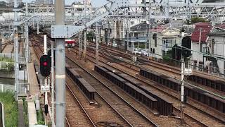 京急線金沢文庫駅～金沢八景駅間を下りエアポート急行新逗子行き1000形177～184と上り8両編成エアポート急行羽田空港行き1000形056～049の電車がすれ違いながら走行中！ジョイント音あり！！