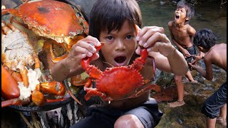 Primitive Technology - Eating delicious - Cacth and cooking big crab