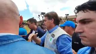 Bolsonaro visita obra de hospital de campanha em cidade goiana ao lado de Caiado e Mandetta