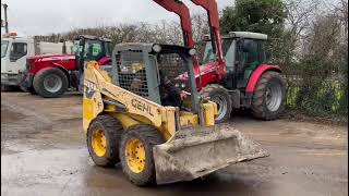 GEHL 4240 SKIDSTEER * YEAR 2013 * C/W BUCKET \u0026 PIPPED FOR THIRD SERVICE