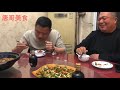 红烧甲鱼现宰现做，唐哥和美女干几杯72度白酒，酒都供不上喝了！【唐哥美食】