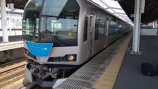 児島駅3番線 快速マリンライナー21号高松行き JR四国5000系+223系5000番台発車