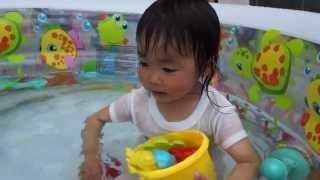 201305-10 Lilya at home 玩水 3