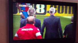 Alan Pardew fights Manuel Pellegrini.  Man city