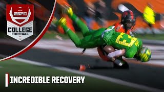 INCREDIBLE CATCH FROM OREGON WR CHASE COTA 😳🔥