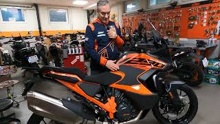 2023 KTM 1290 Super Adventure S + výfuk ARROW: Porovnanie doplnkov KTM Powerparts