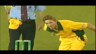 Cricket Most Funniest Moments, Macgrath bowling underarm as Umpire Billy Bowden shows Card,Aus Vs Nz