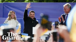 Zelenskiy receives enthusiastic welcome in Vilnius amid concerns about Nato bid
