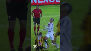 REVEJA O GOL VENCEDOR DO PUSKÁS 2023: GUILHERME MADRUGA FAZ GOL DE BICICLETA | #shorts | ge.globo