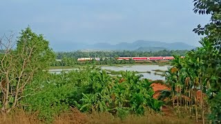 Distant view - 22655 Ernakulam - H. Nizamuddin Superfast Weekly | LGD WAP7 | #indianrailways