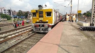 31320 Down Kalyani Simanta Sealdah Super Local At Naihati Station