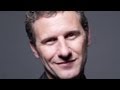 CNN Comedy: Adam Hills uses sign language for his deaf fans