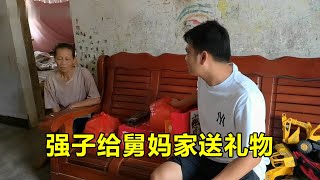 强子给舅妈家送礼物，询问家里近况，吃丰盛大餐【九龙强子】