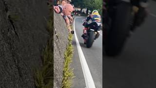 Isle Of Man TT - Hugging The White Line 😲