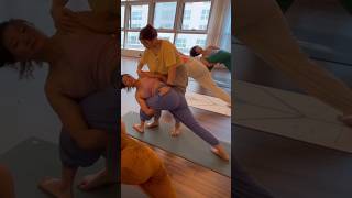 [엔젤요가] 회전하는 측각도자세(변형) 접근 핸즈온 방법 #yoga #요가 #하타요가 #hathayoga #쇼츠