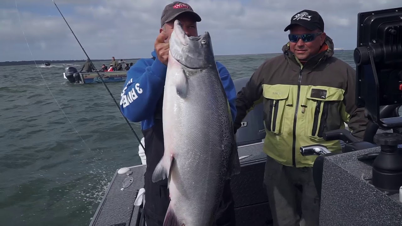 Astoria Buoy 10 Salmon Fishing - YouTube