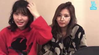 180126 TWICE Momo \u0026 Sana jamming to Seventeen's Pretty U