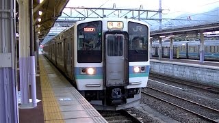 JR大糸線信濃大町駅を発車する211系N302編成快速上諏訪行き