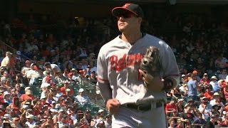 BAL@SF: Machado fields barehanded to nab Pagan in 7th