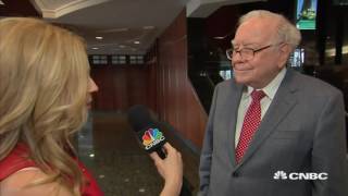 Warren Buffett At 2017 Berkshire Hathaway Annual Meeting