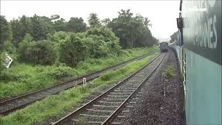 11003 Tutari Rajyarani Express Crossing 50104 Ratnagiri - Dadar Passenger at Savarda