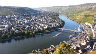 Bernkastel-Kues von der Burg Landshut aufgenommen