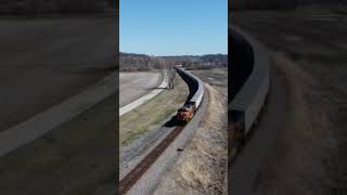 A BNSF LED NS 255 AKA ROADRAILER HANDLEZ THE CURVES ON THE NS! #trains #drones #bnsfrailway