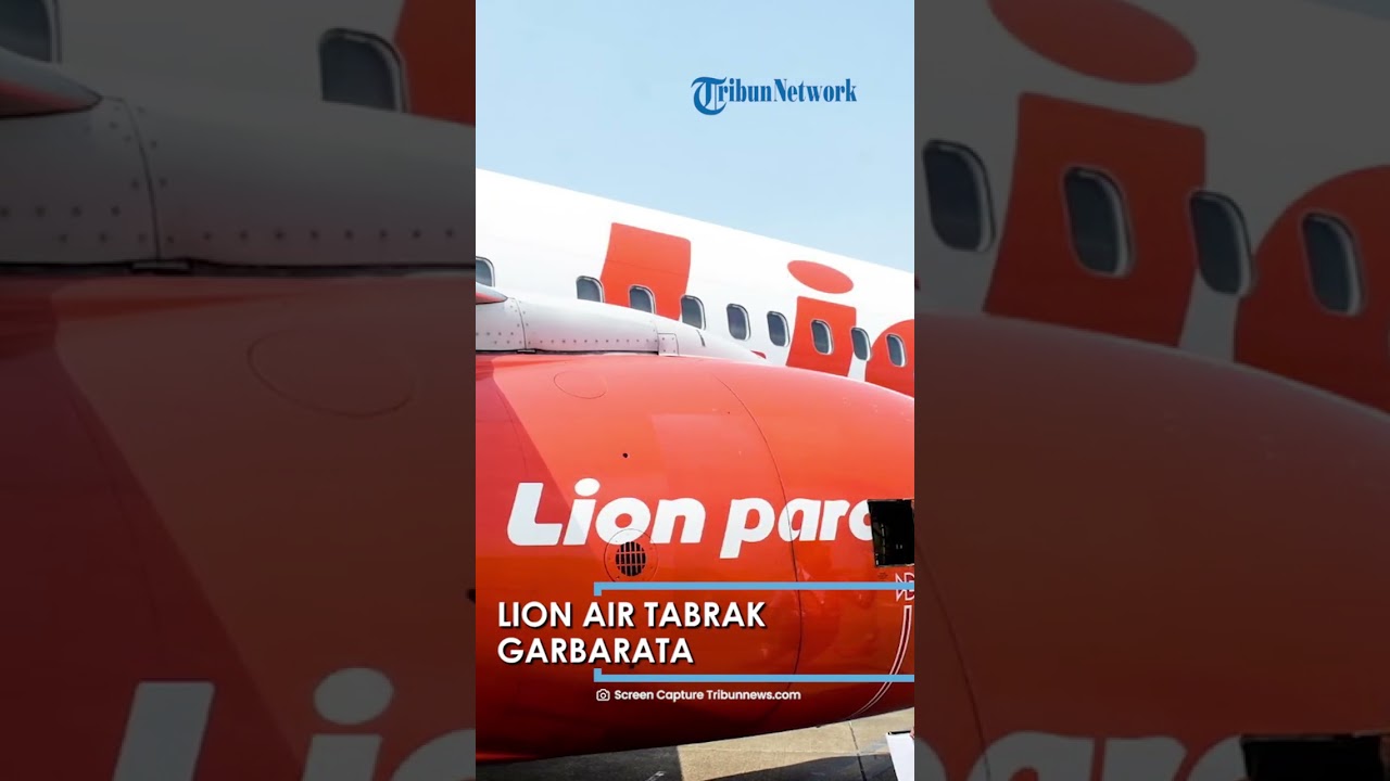 Detik-detik Pesawat Lion Air Tabrak Garbarata Di Bandara Mopah Merauke ...