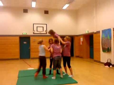 Easy Cheerleading Stunts Youtube