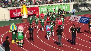 FC岐阜 3連勝で喜ぶFC岐阜マスコットキャラクターのギッフィーとミナモ