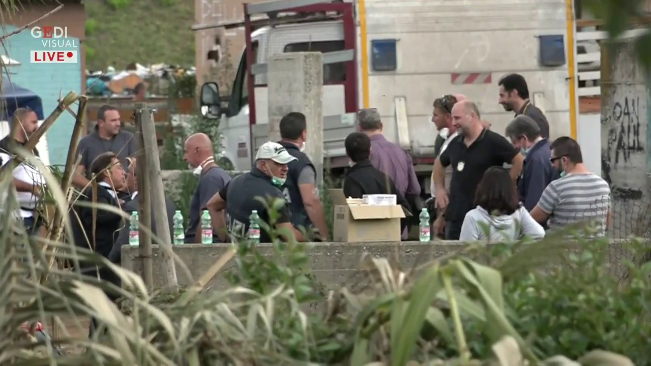 Roma, Le Forze Dell'ordine Sgomberano Palazzo Occupato A Tor Cervara ...