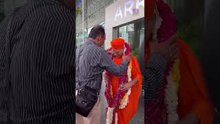 #AcharyaSwamijiMaharaj arrives at #Gorakhpur #ShreeNilkanthVarniSmrutiYatra #Shorts