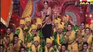 katrina kaif performing on sheila ki jawani in typical local style @ stardust awards 2011