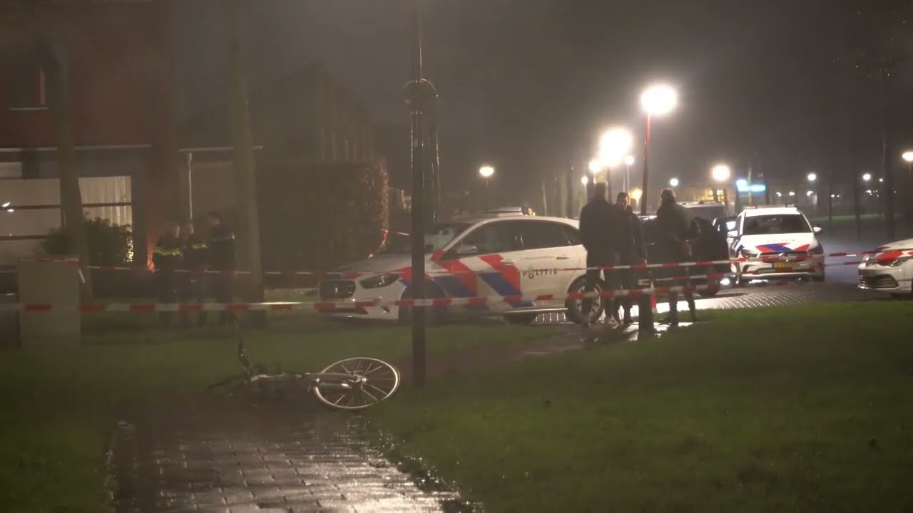 Zwaargewond Aangetroffen Meisje(17) In Winsum Overleden - YouTube