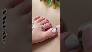 💅🌸Easy floral toe nail art design #toe #nailart2023 #youtubeshorts #shorts