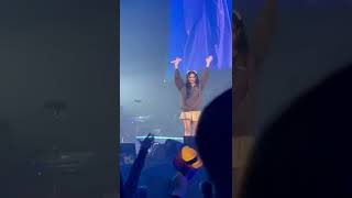 [BP] JISOO SMILED AND WAVE AT ACTOR JUNG HAEIN DURING BORN PINK TOUR IN SEOUL #shorts #haeinandjisoo