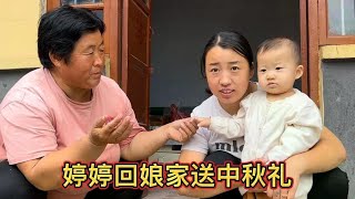 婷婷回娘家送中秋礼，老妈特意给孩子准备礼物，有一种爱叫隔辈亲