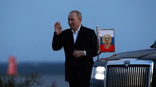 Vladimir Putin attends military parade in Saint Petersburg