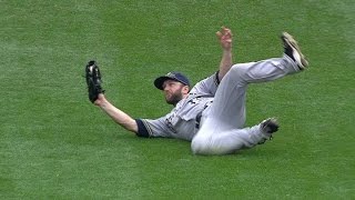 MIL@CIN: Peterson robs Barnhart with sliding catch