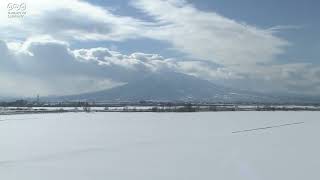 岩木山と雪の津軽平野（青森県　津軽平野）