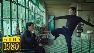 Young Bruce Lee demonstrates his speed to IP Man in the film IP MAN 3 (2015)