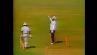 Sunil Gavaskar The Little Master Scored 103 Against New Zealand at Nagpur World Cup 1987