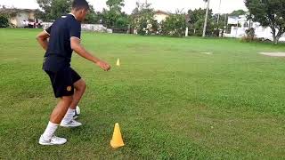 Pembelajaran menggiring (dribble) sepak bola