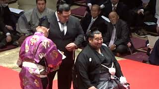 阿武咲（打越奎也さん）が鋏を入れる！【徳勝龍断髪式】[TOKUSHORYU retirement ceremony] 2025/2/1 ONOSHO put scissors